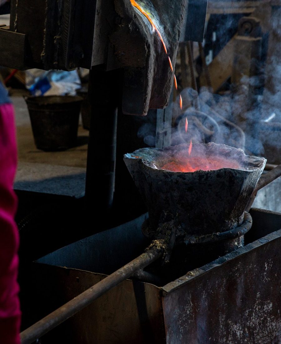 working process with melted iron